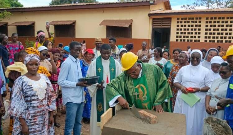 Pose de la première pierre au complexe scolaire Dieudonné Nzapalainga